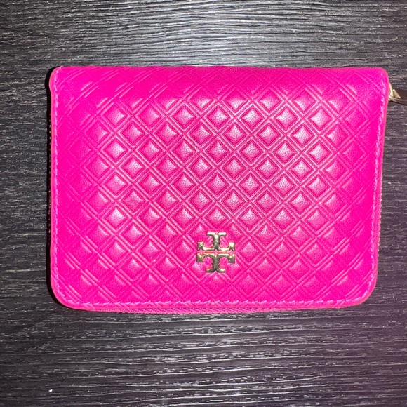 Tory Burch leather zip card holder/coin with chain key - hot pink - Picture 2 of 5